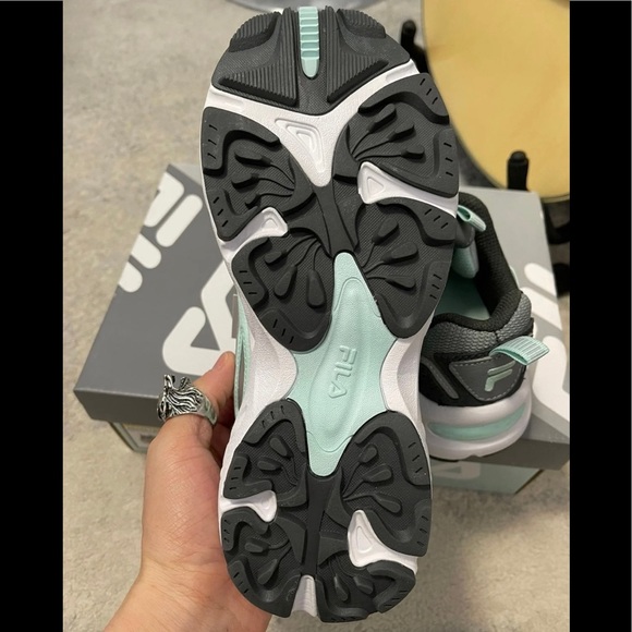 NIB Women’s Size 6 Fila Recollector Fashion Sneakers In Grey/White-Mint Color - Picture 10 of 12